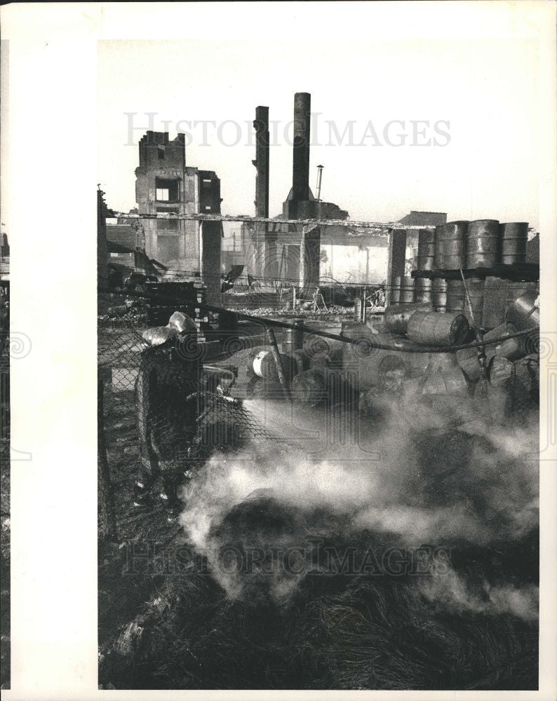 1987 Press Photo Windsor Ontario Warehouse Fire Canada - Historic Images