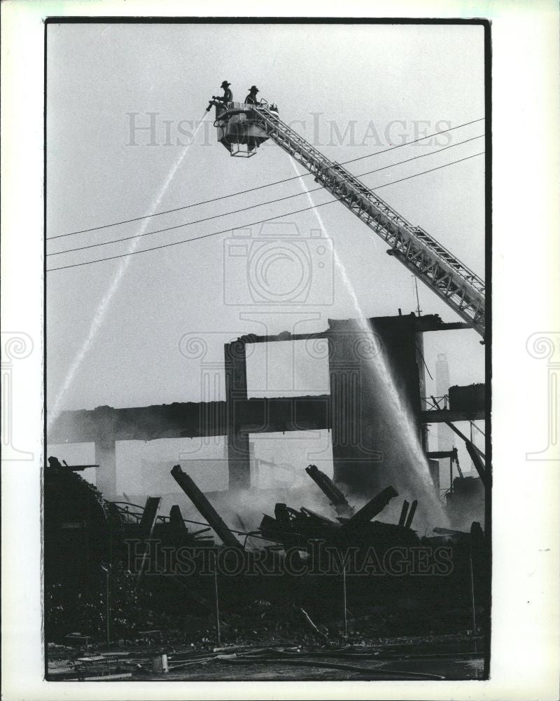 1985 Press Photo Fire-1985 - Historic Images