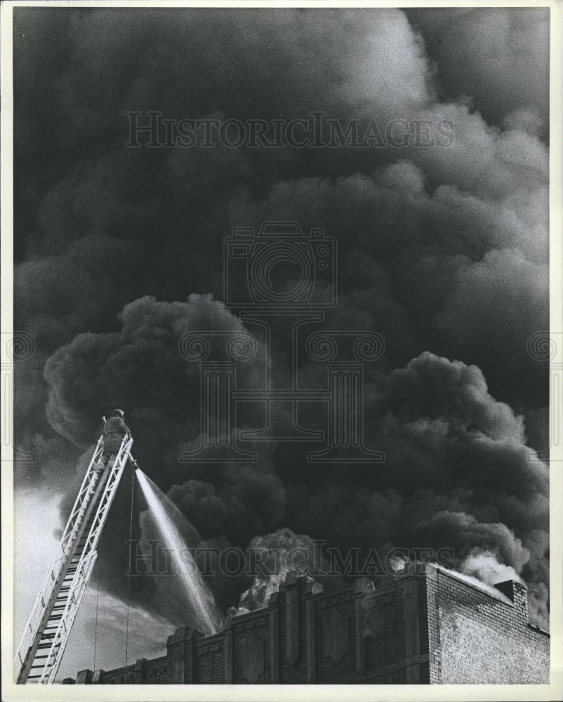 1980 Press Photo Gratiot Furniture Mart fire - Historic Images