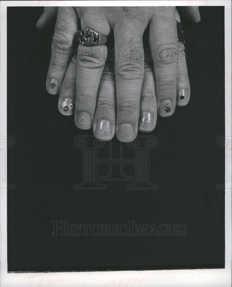 1973 Press Photo Bob Talbert Hands Design Nails - Historic Images