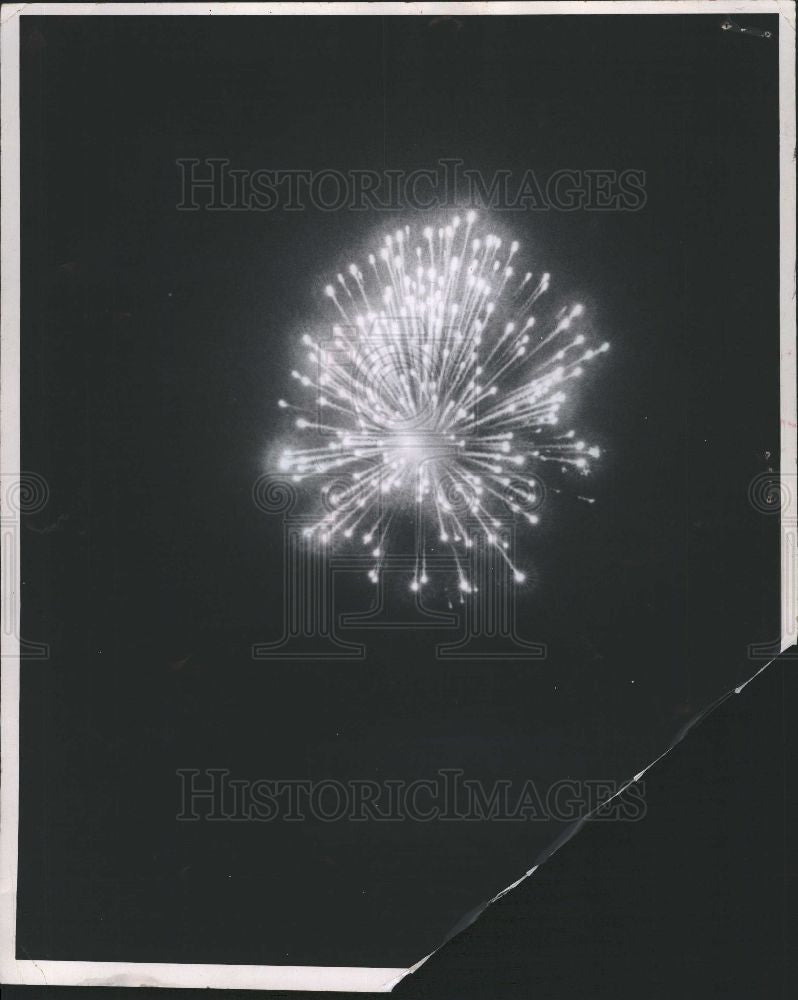 1964 Press Photo Fireworks - Historic Images