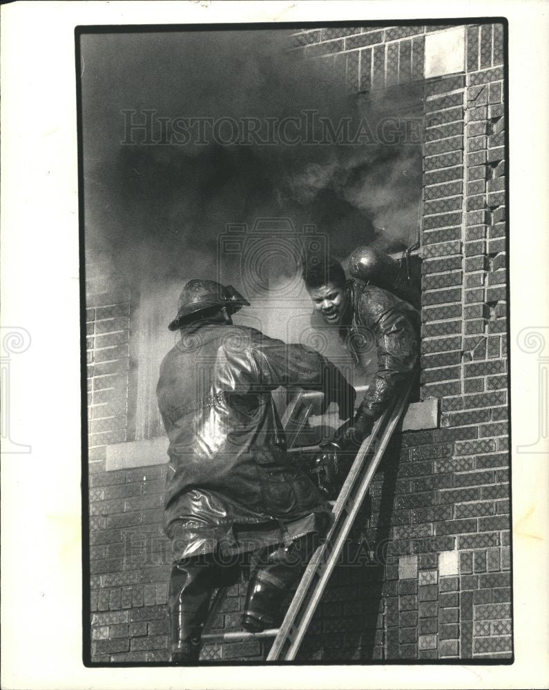 1988 Press Photo Firemen, Detroit, house fire - Historic Images