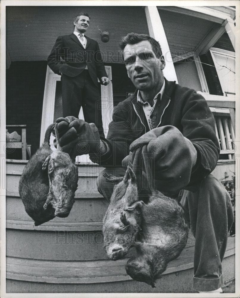 1970 Press Photo Charles Costa, Frank Sieg, rats - Historic Images