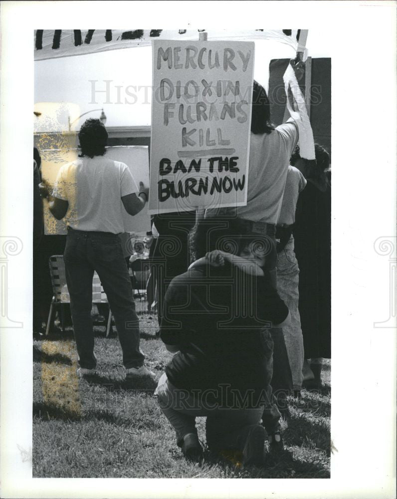 1990 Press Photo Earth Day-1990, Margo Kempinski - Historic Images