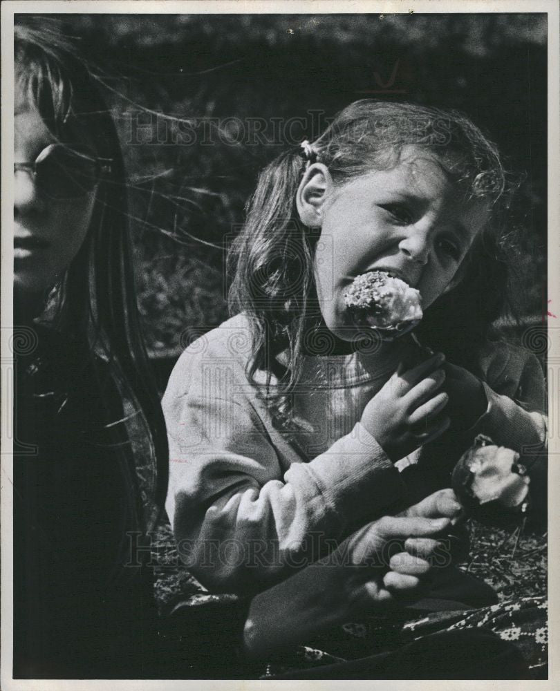 1974 Press Photo caramel adventure Delectable Goo - Historic Images