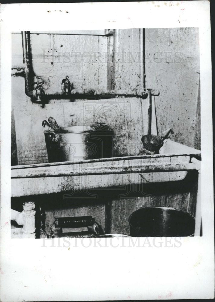 Press Photo fake drugs manufacturing - Historic Images