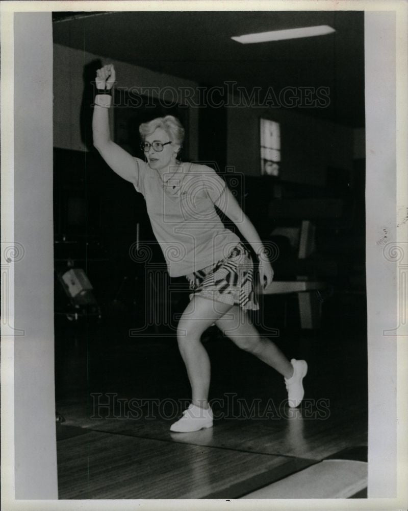 1980 Press Photo bowling Vi Chobot - Historic Images