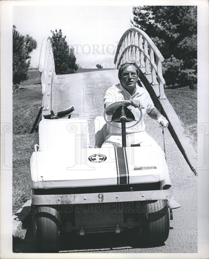 1979 Press Photo Perry golf cart TV set drive tape deck - Historic Images