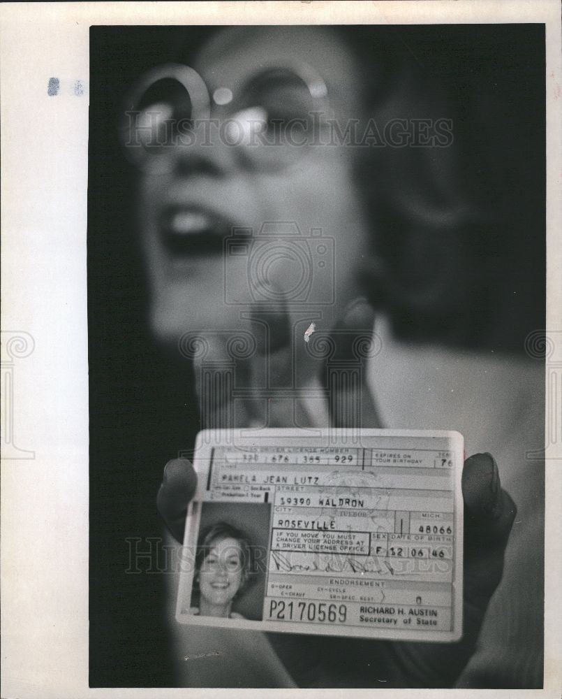 1973 Press Photo Driver&#39;s License - Historic Images