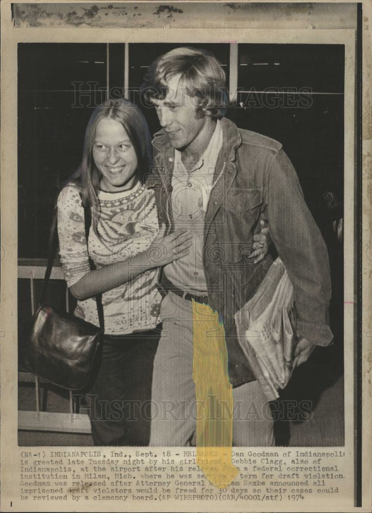 1974 Press Photo Dan Goodman Actor Film - Historic Images