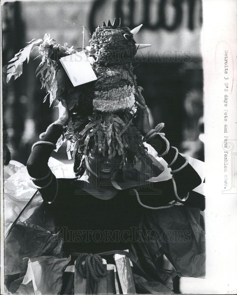 1969 Press Photo Detroit Pots Pans Fashion Show - Historic Images