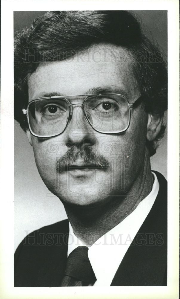 1986 Press Photo Robert Costello Wayne Circuit Judge - Historic Images