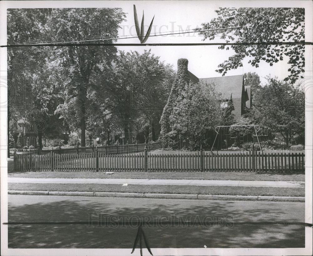 1950 Press Photo Fences Home Property Neighborhood - Historic Images