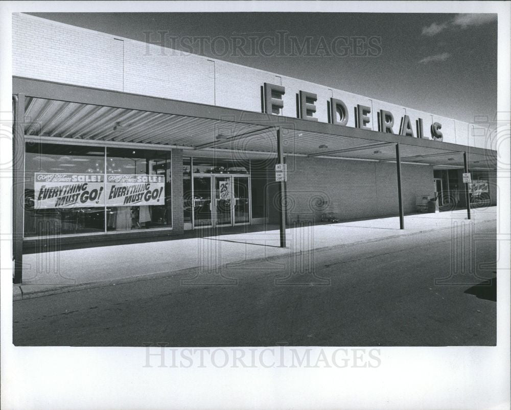 1973 Press Photo Federals Store Drayton Plains Closing - Historic Images