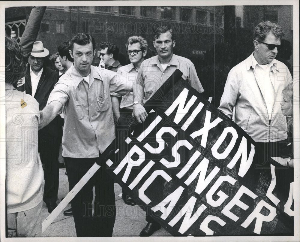 1971 Press Photo Don Lobsinger protest conservative - Historic Images