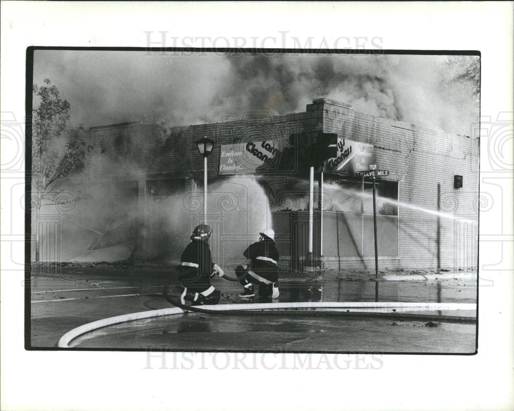 1988 Press Photo fire Berkley - Historic Images