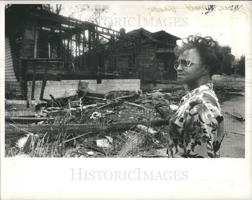 1988 Press Photo Detroit neighbor, plague of house fire - Historic Images