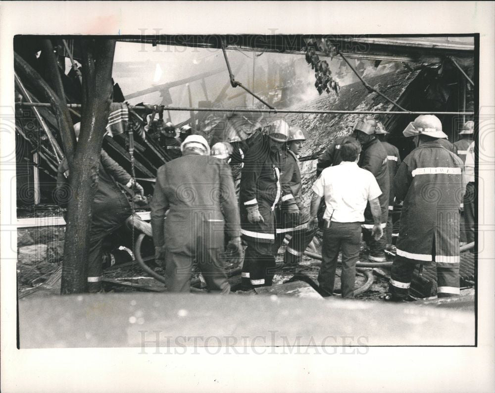 1988 Press Photo Pointiac Fire Fighter Dies Injuries - Historic Images