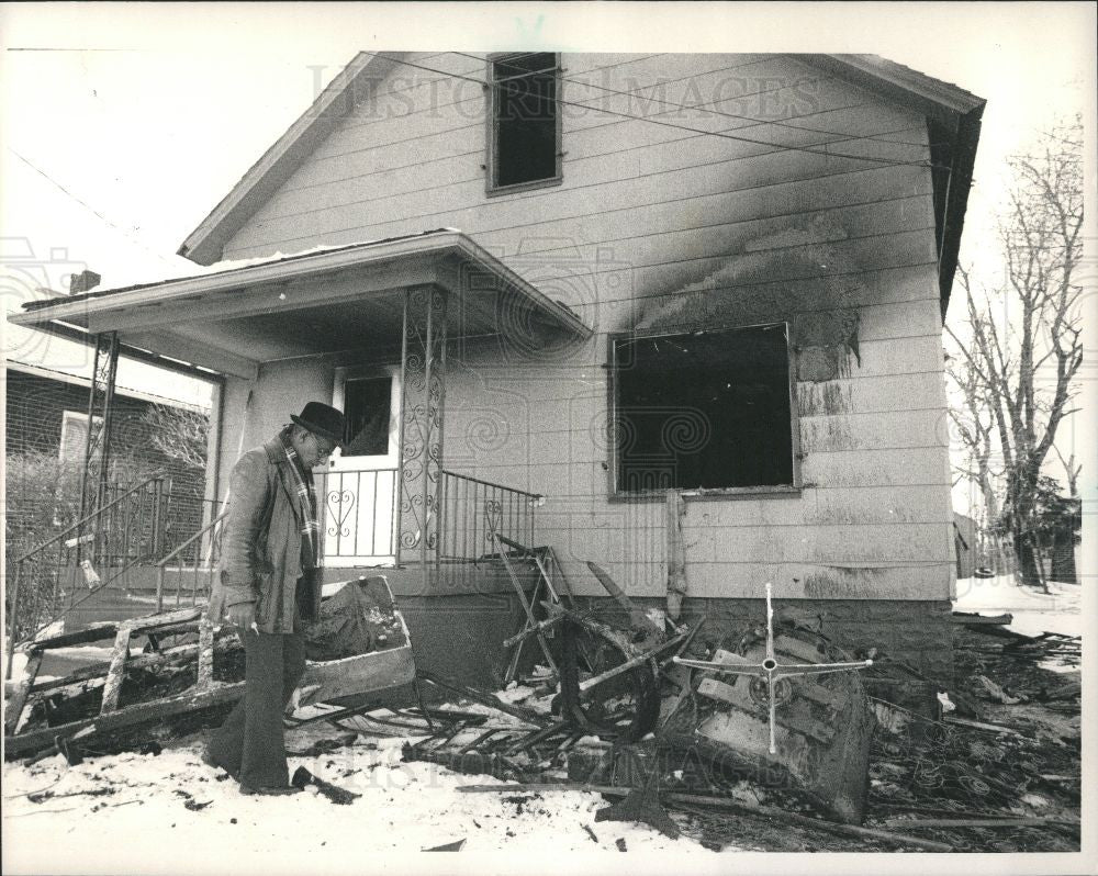 1987 Press Photo Leroy Harvey Pontiac Fire Judson House - Historic Images