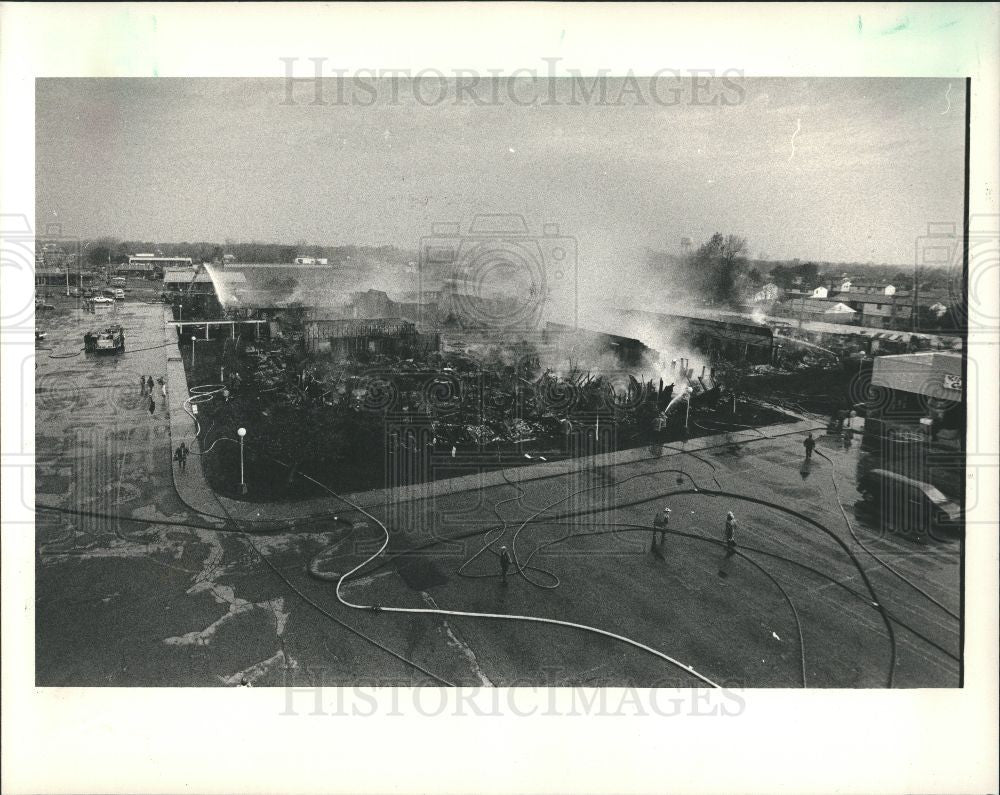 1987 Press Photo Fire Lincoln Building Detroit - Historic Images