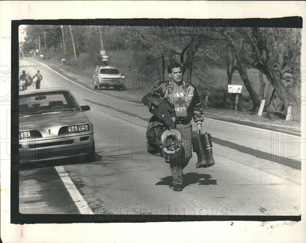 1987 Press Photo Sunday Fire Fighter Volunteer Walks - Historic Images