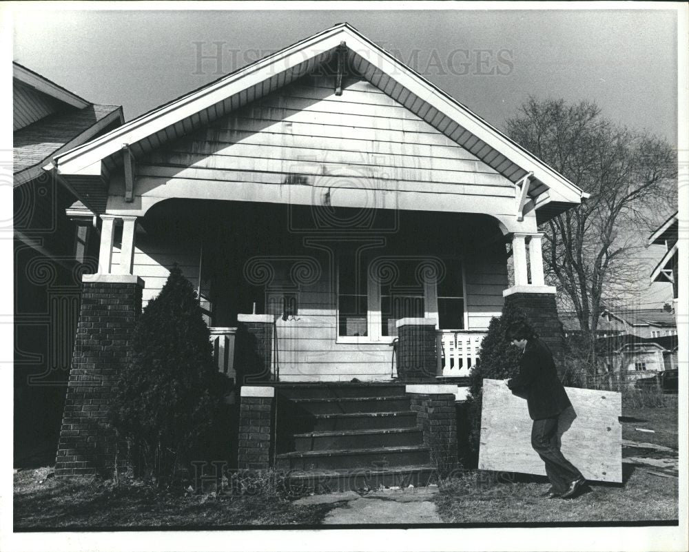 1983 Press Photo Detroit Fire Mary Nadine Harris House - Historic Images