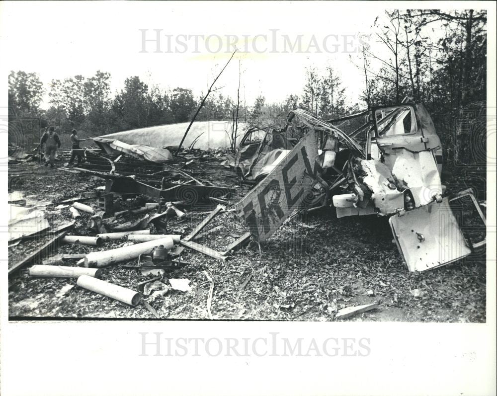 1983 Press Photo Fire Fireworks Factory Explosion - Historic Images