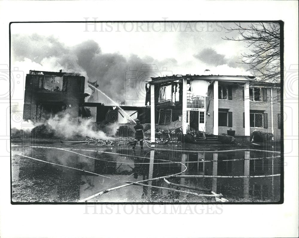 1981 Press Photo Fire Detroit Botsford Apartments 1981 - Historic Images