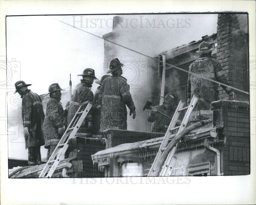 1979 Press Photo apartment fire firemen - Historic Images