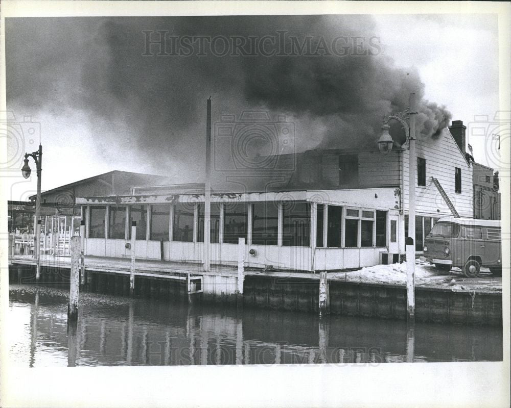 1978 Press Photo Pier 500 Wyandotte Marina Fire River - Historic Images