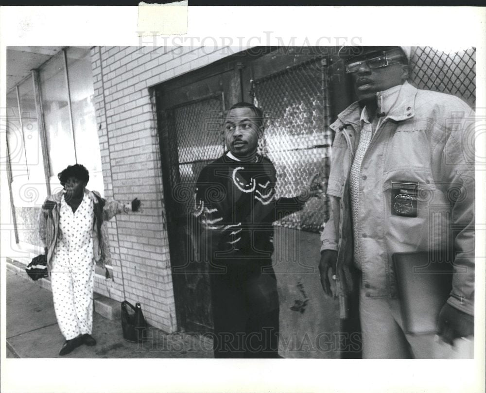 1988 Press Photo Finney High School exterior students - Historic Images