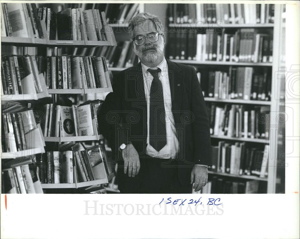 1993 Press Photo Gordon Conable  Library Director - Historic Images
