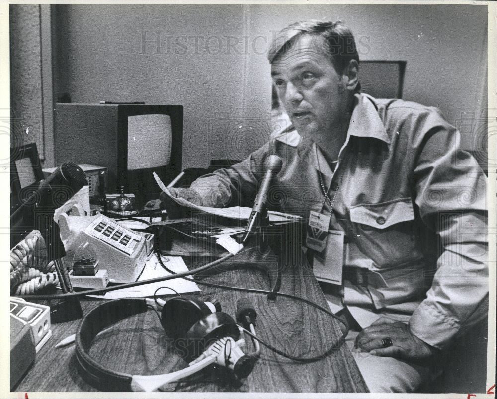 1989 Press Photo Reid Collins CBS Radio - Historic Images