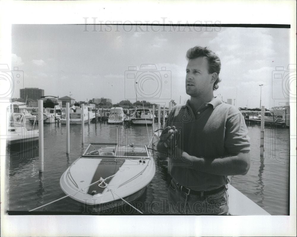 1990 Press Photo Dave Coulier Sinbad&#39;s Detroit Boat - Historic Images