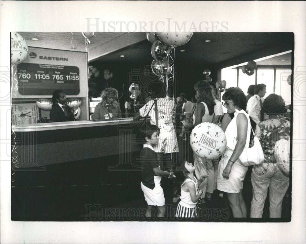 1989 Press Photo Eastern Airlines First Flight Detroit - Historic Images