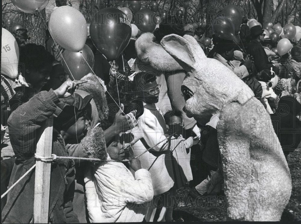 1965 Press Photo Easter bunny - Historic Images