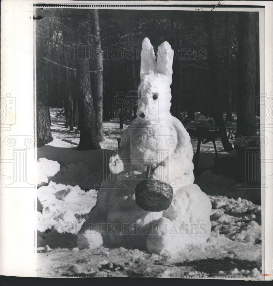 1961 Press Photo Easter Bunny Snow Sculpture Spring - Historic Images