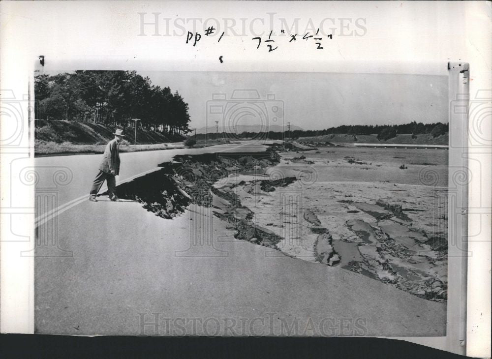 1957 Press Photo Earthquake A highway Along Lake Merced - Historic Images