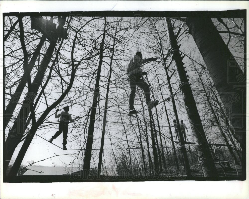 1990 Press Photo Upland Hills Earthchiever Kids Ropes - Historic Images