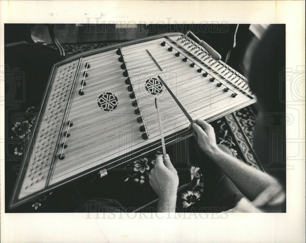 1983 Press Photo Bill Webster dulcimer instruments - Historic Images