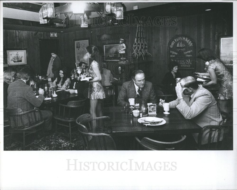 1977 Press Photo Dry Dock Restaurant - Historic Images