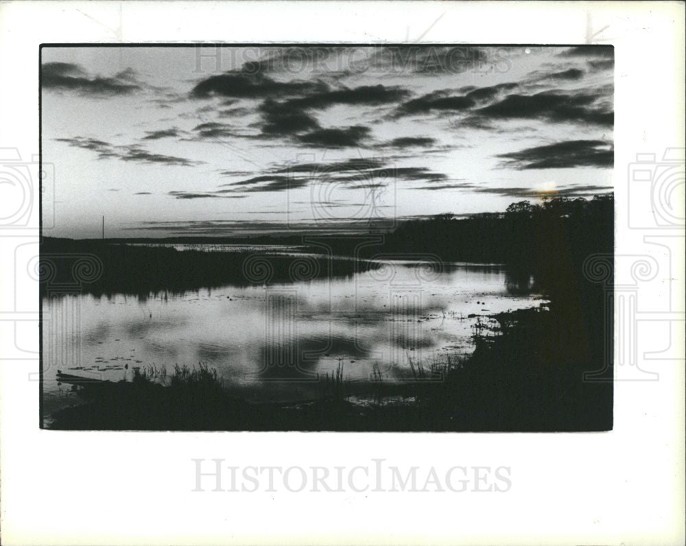 1988 Press Photo A sunset at Scenic Drummond island - Historic Images