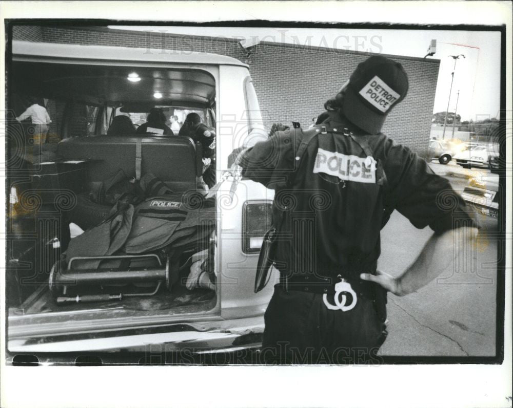 1990 Press Photo raid battering ram bullet proof vest - Historic Images