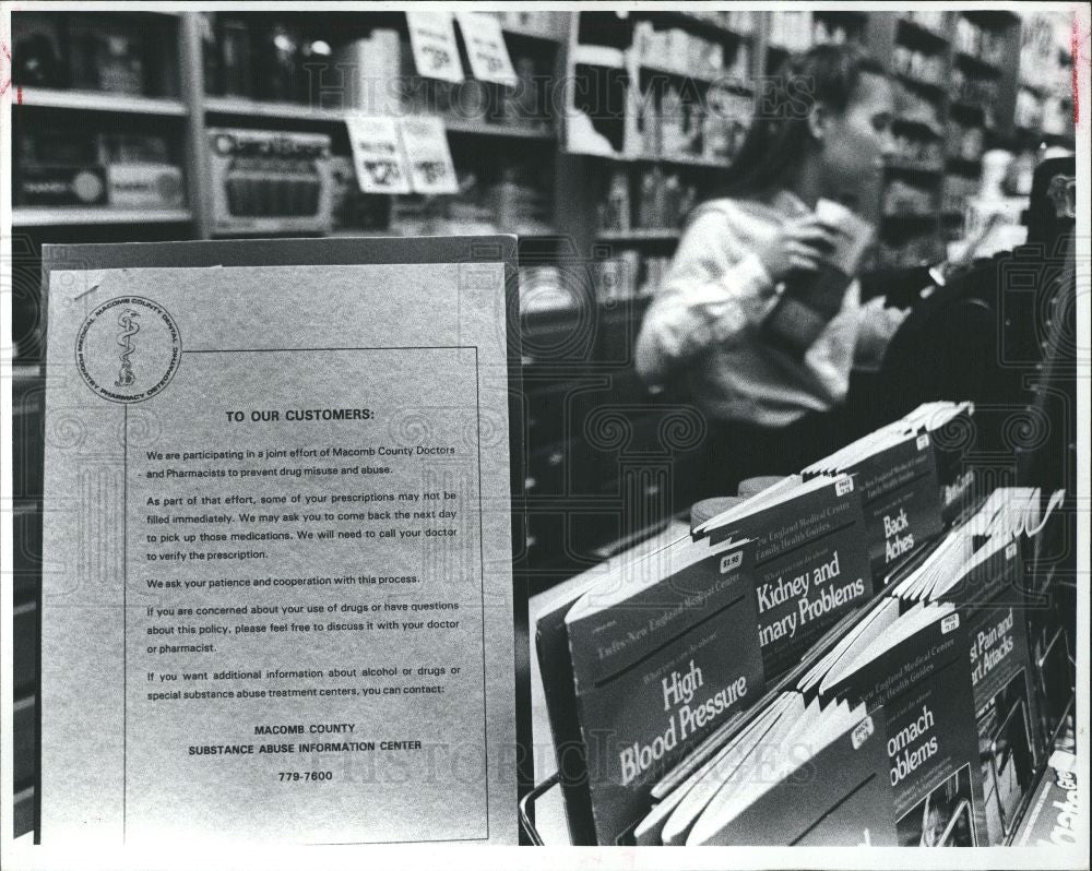 1982 Press Photo Macomb County Pharmacy Drug Abuse - Historic Images