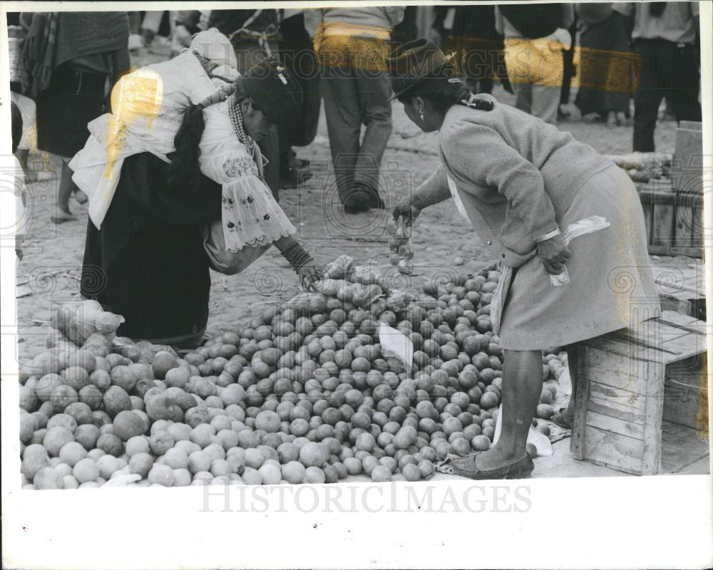 1991 Press Photo Otavala Indian market - Historic Images