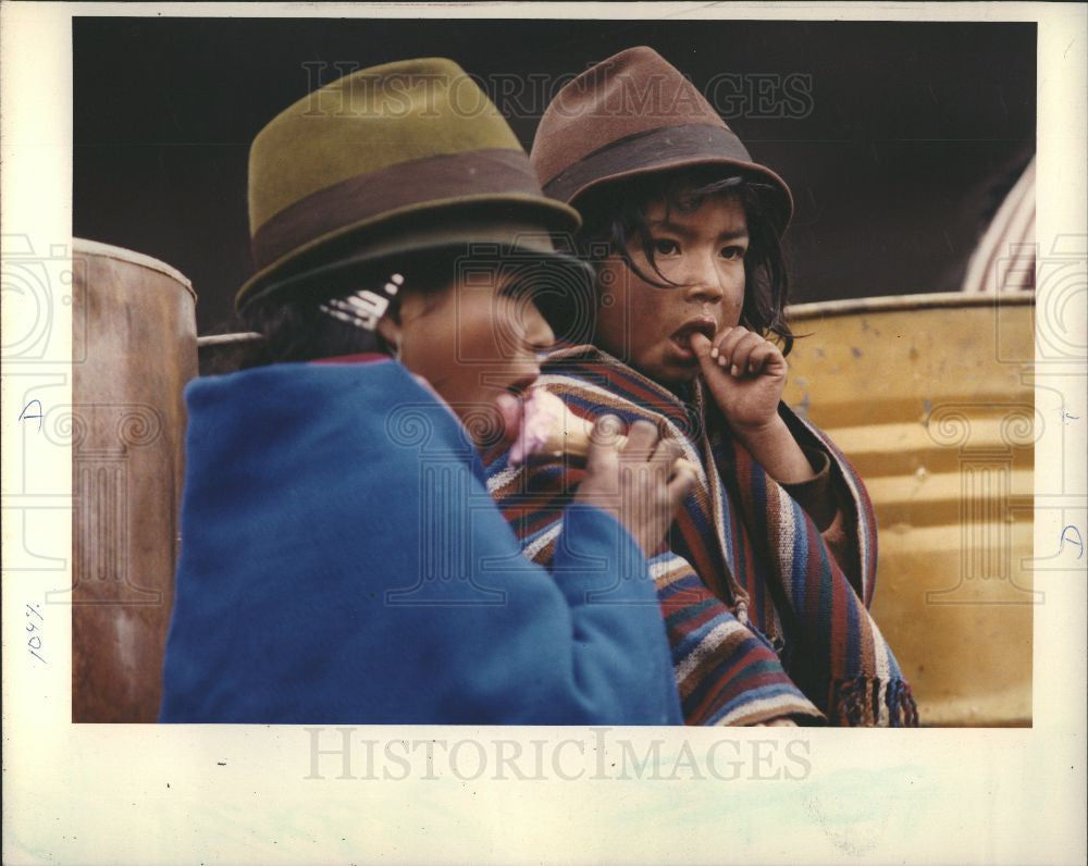 1991 Press Photo Saquisilli Ecuador market Puruha girls - Historic Images