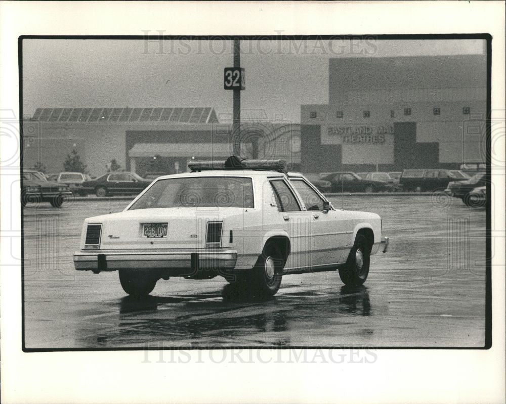 1986 Press Photo Eastland Mall Harper Woods Security - Historic Images