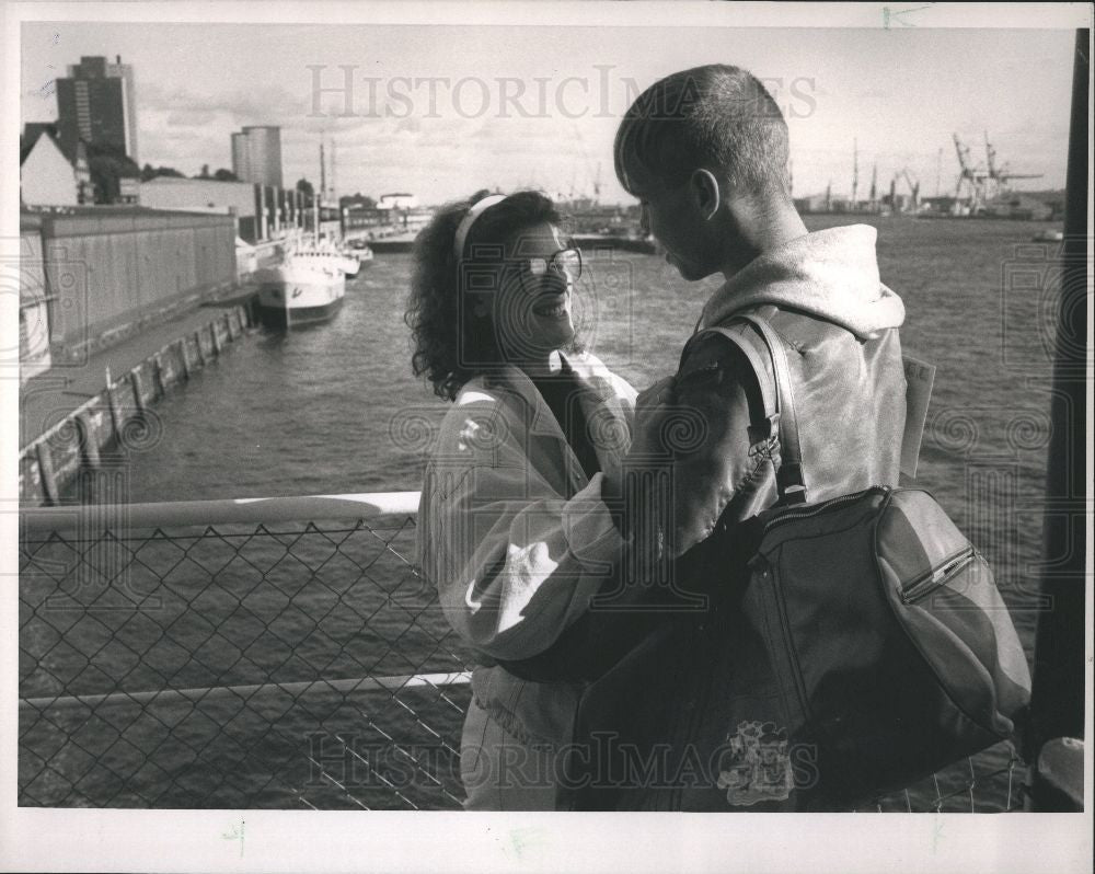 1989 Press Photo East German Couple comes to the West - Historic Images