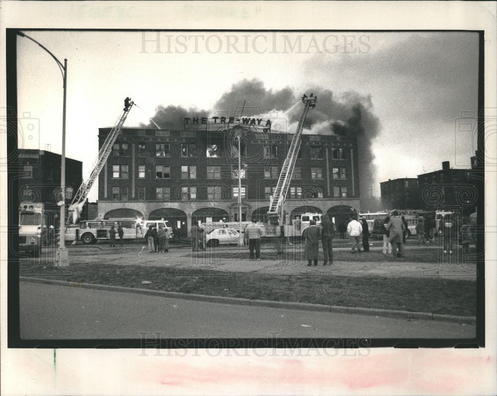 1989 Press Photo Tre-Way Apartments Fire Accident - Historic Images