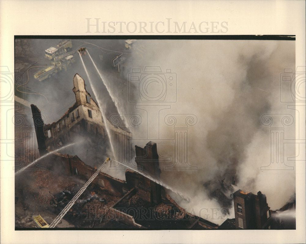 1989 Press Photo Five-alarm fire Hubbard Michigan brick - Historic Images